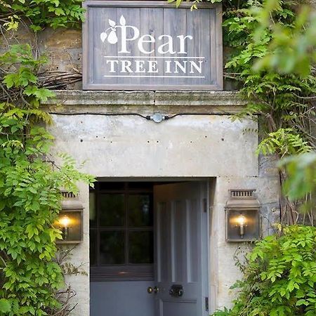 The Pear Tree Inn Melksham Bagian luar foto